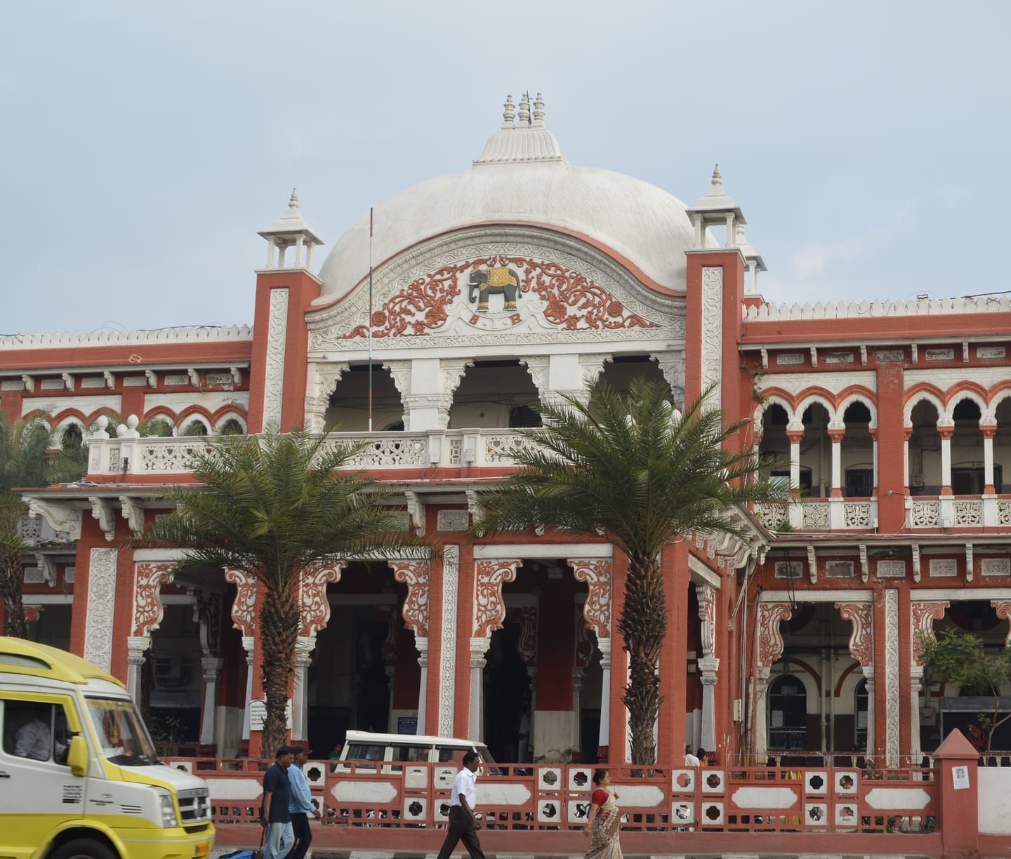 The red-brick front of Egmore railway station (Photo: Ehteshaam Khatri, CC BY-SA 4.0)