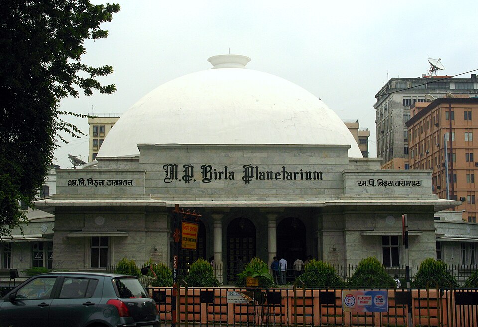 Birla Planetarium (Photo: Wikimedia Commons contributors, CC BY-SA 4.0)
