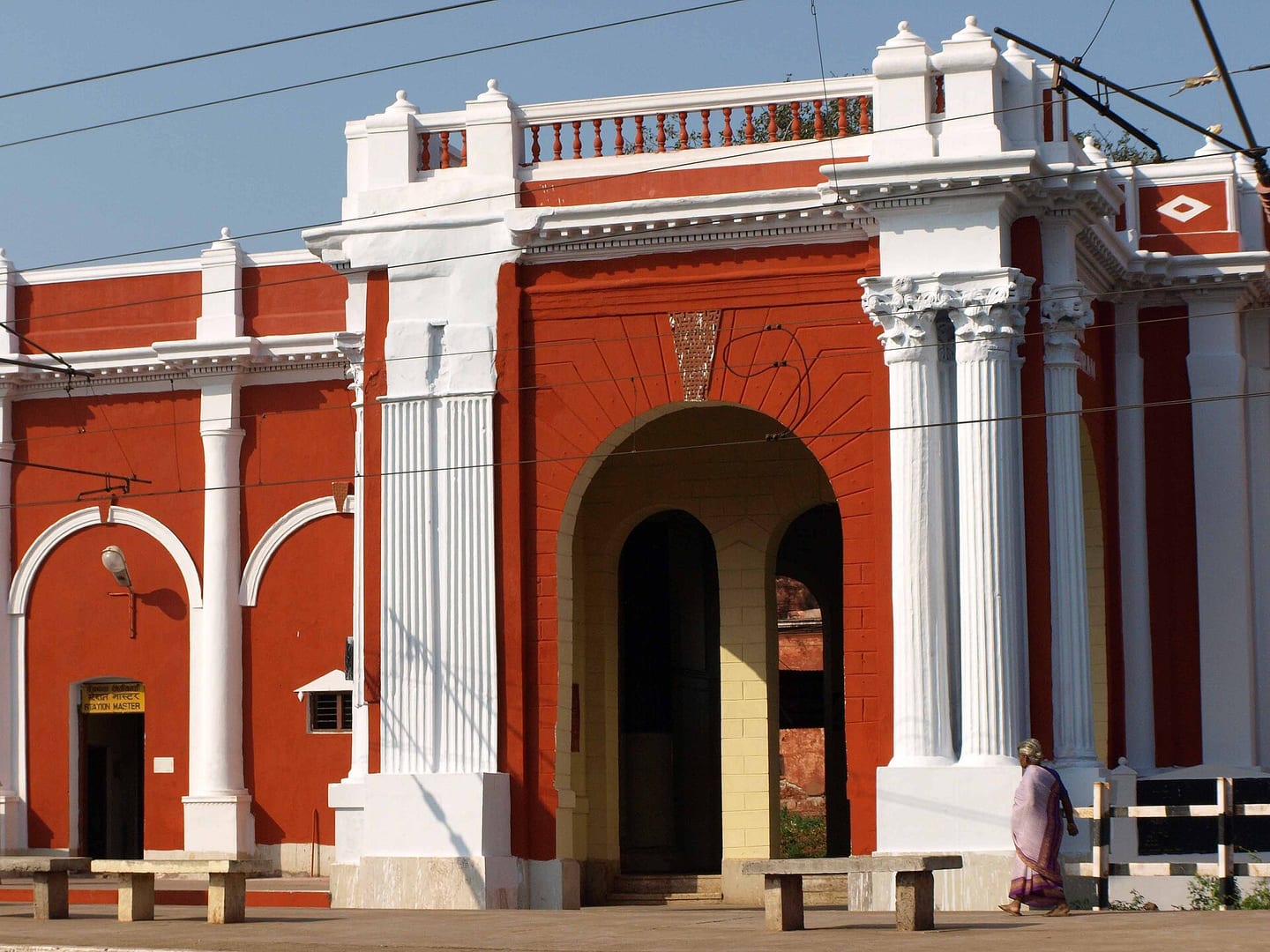 Royapuram Railway Station (Photo: Darren Burnham (Hitmonk), CC BY-SA 3.0)